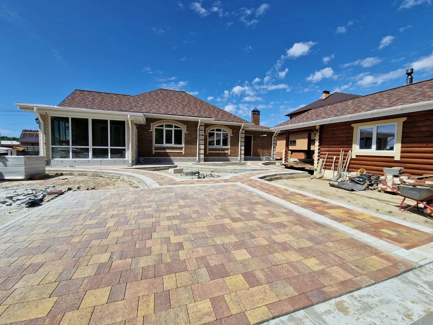 Укладка брусчатки в районе Дома обороны