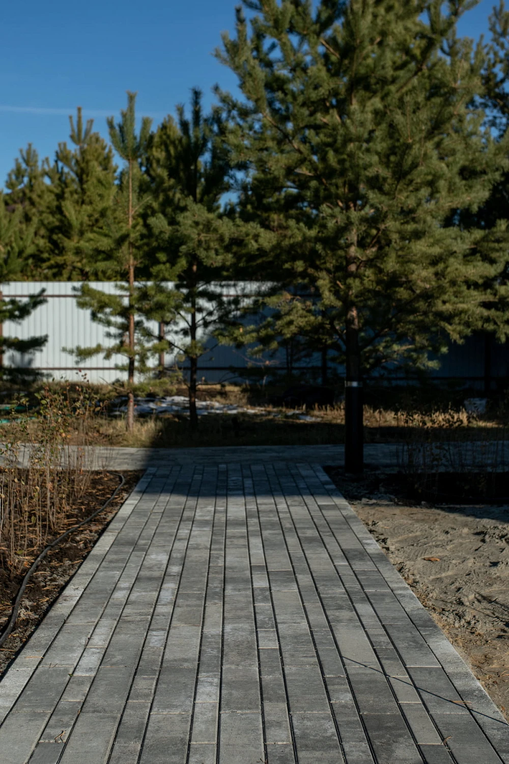 Ландшафтный дизайн в Тюмени с плиткой Ригель, Трио, 300х900 мм