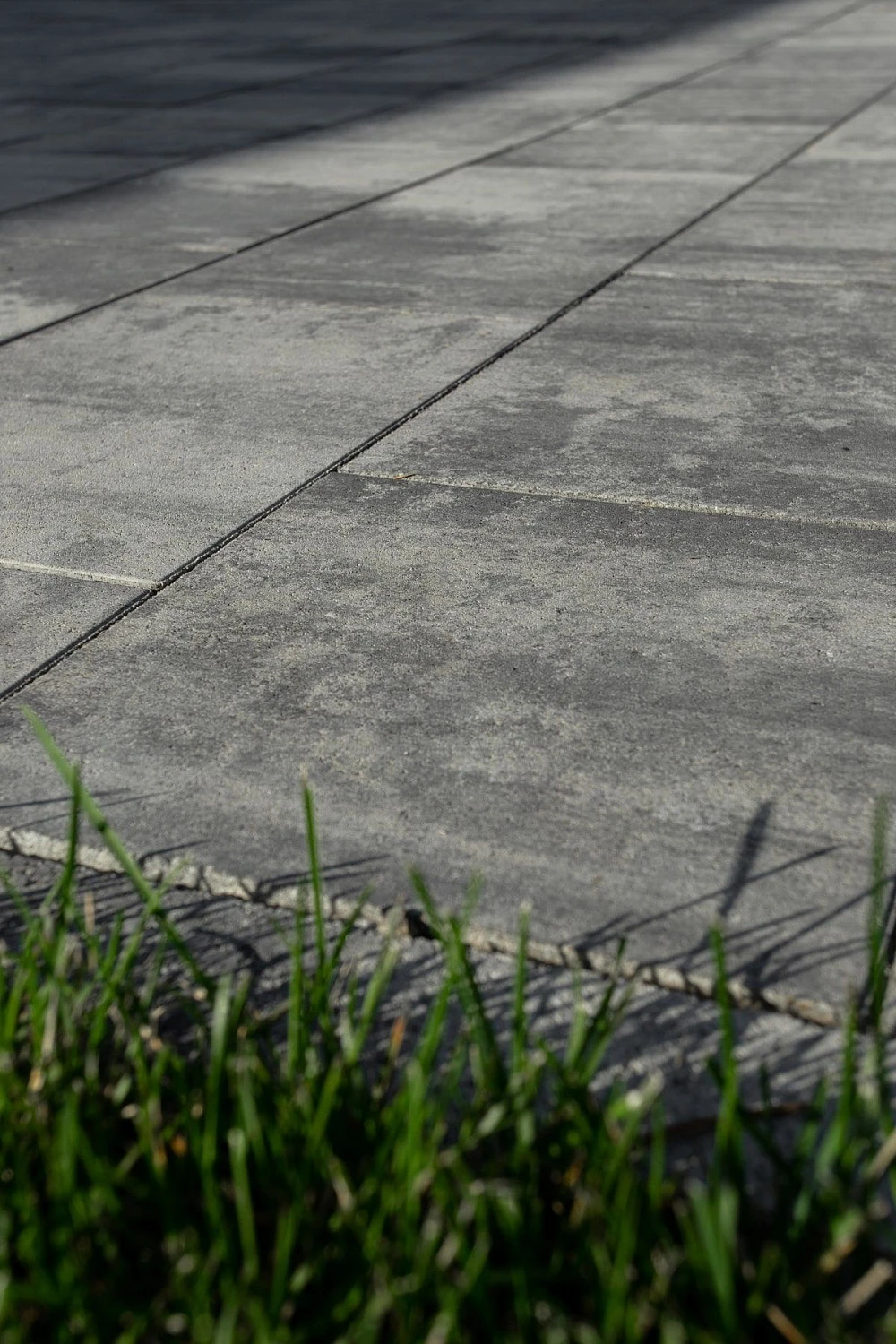 Ландшафтный дизайн в Тюмени с плиткой Ригель, Трио, 300х900 мм