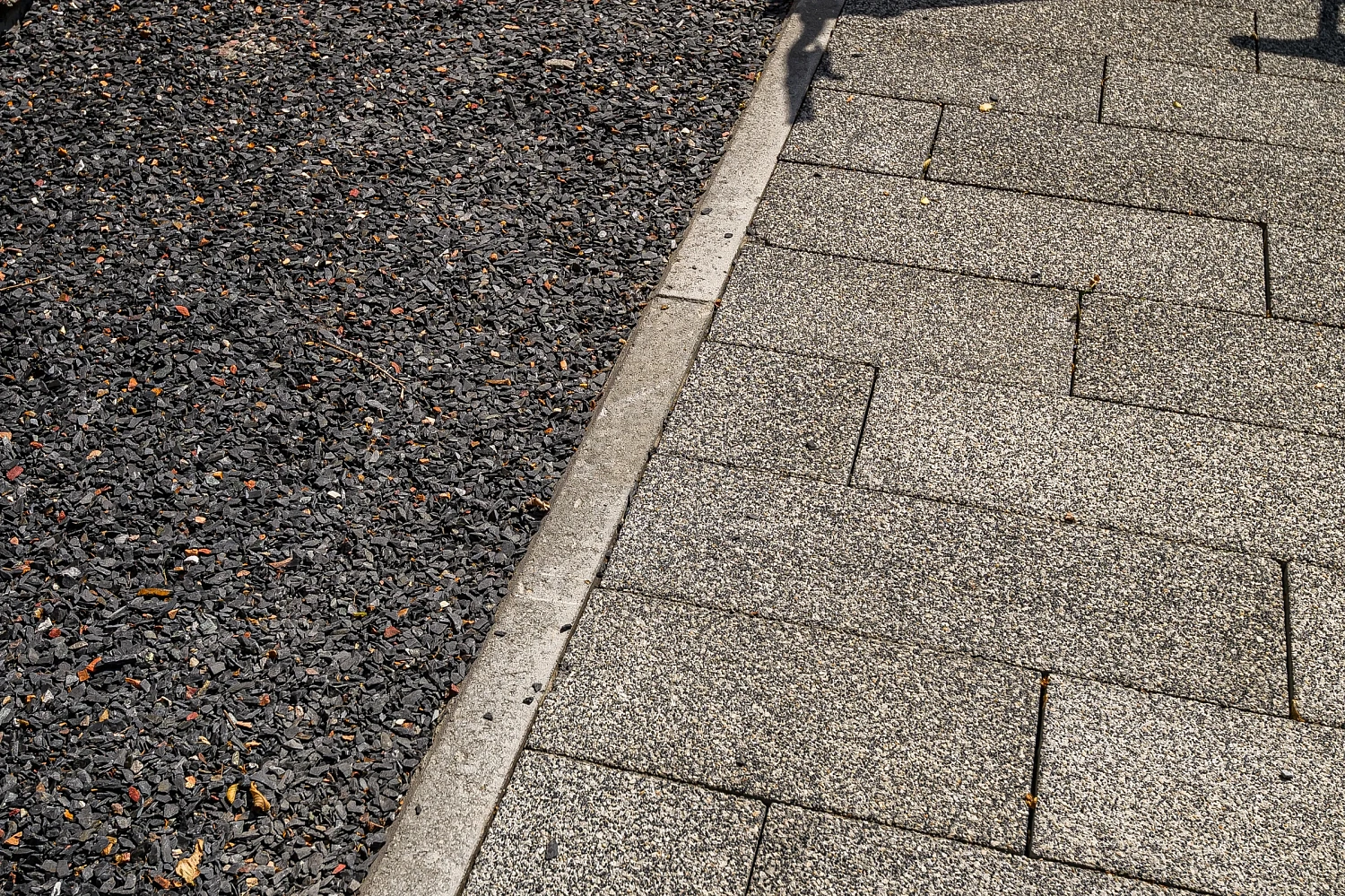 Сквер с историей географов открыли по улице Дзержинского в Тюмени